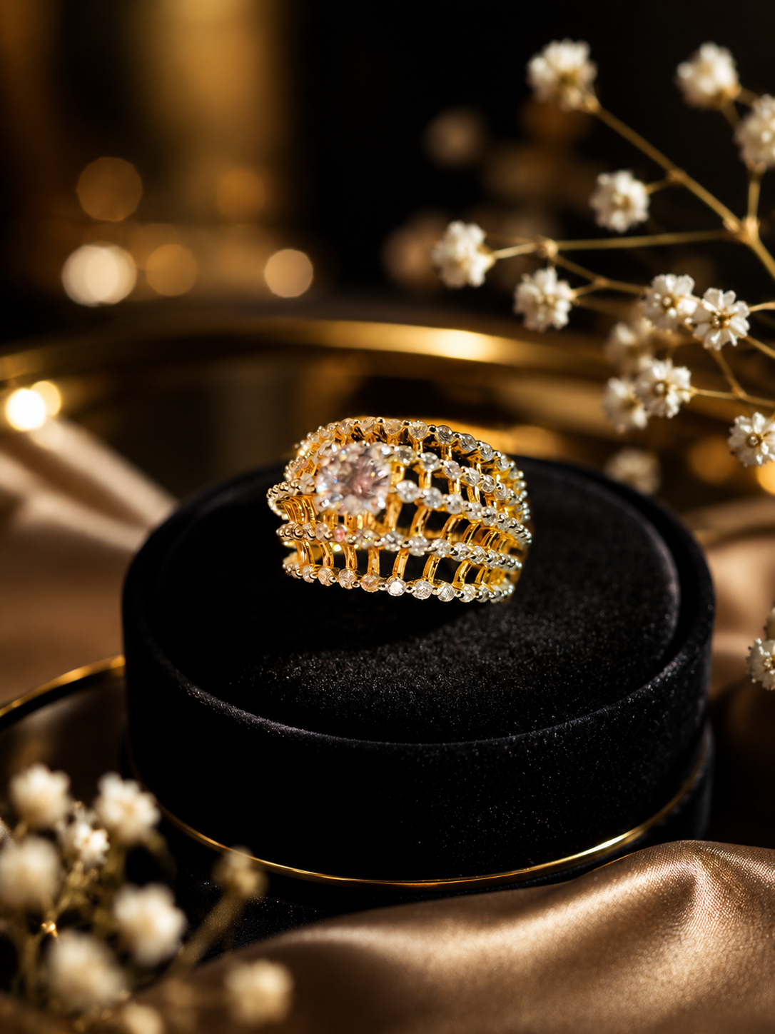 Elegant Diamond Gold Ring Detail